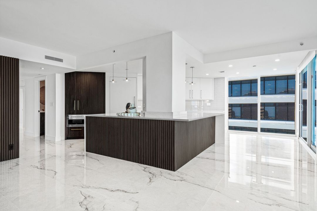 На продажу: $3,950,000 (3 спален, 2 ванн, 2091 Квадратных фут)