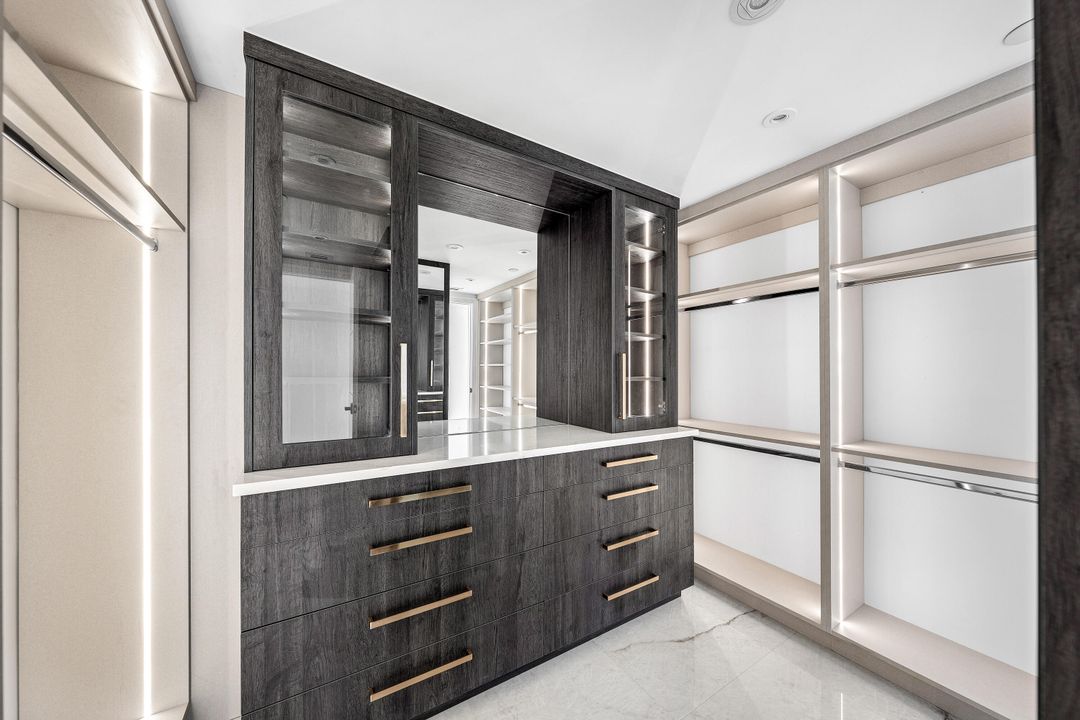 На продажу: $3,950,000 (3 спален, 2 ванн, 2091 Квадратных фут)