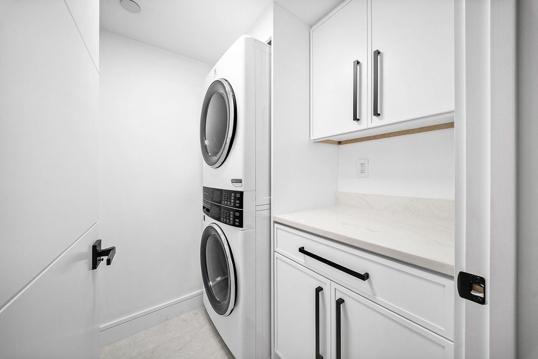 На продажу: $3,950,000 (3 спален, 2 ванн, 2091 Квадратных фут)