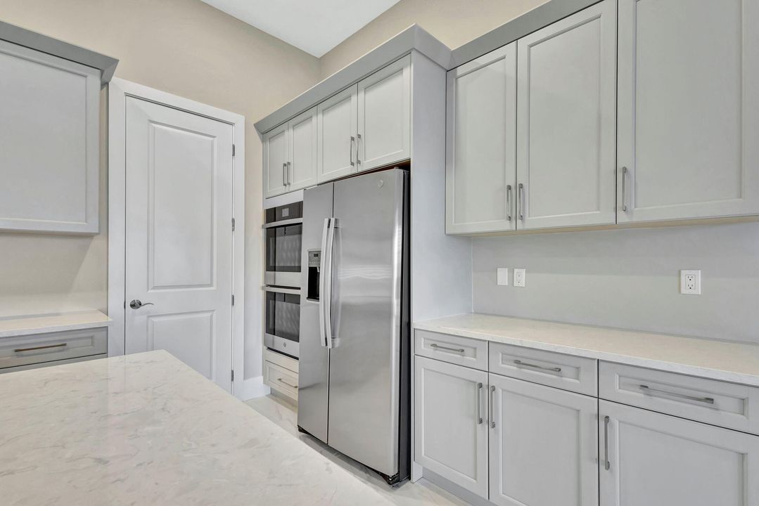 В аренду: $5,900 (4 спален, 4 ванн, 3294 Квадратных фут)