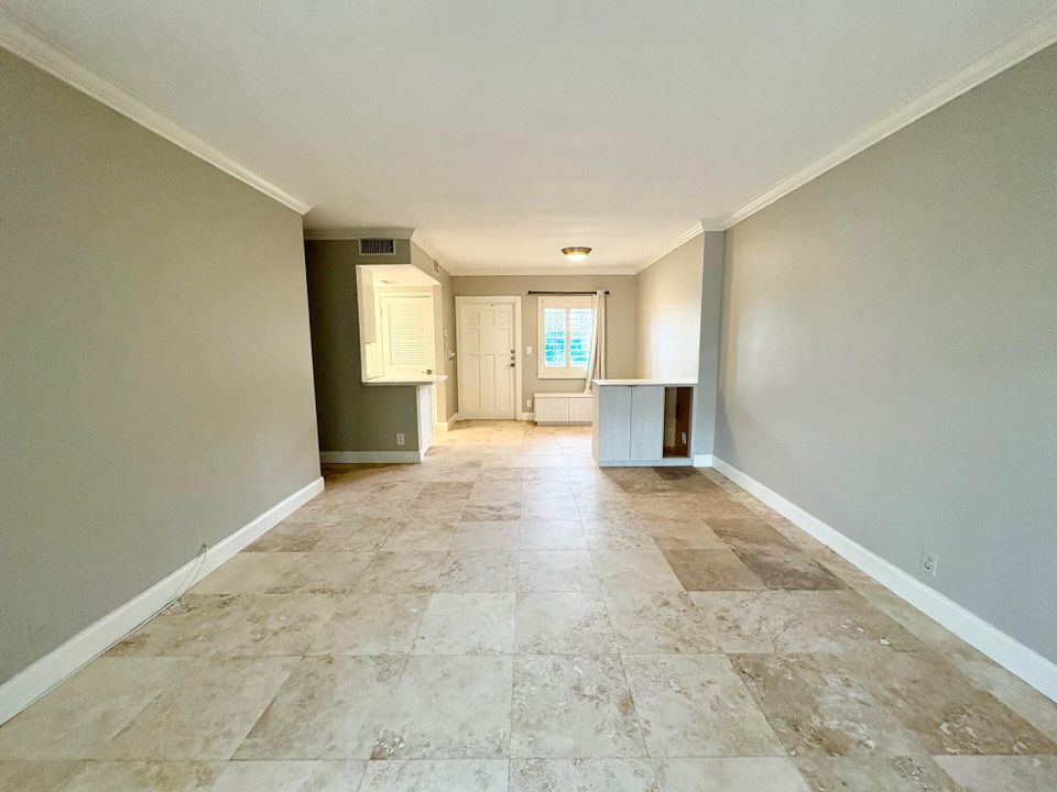 待售: $325,000 (1 贝兹, 1 浴室, 620 平方英尺)