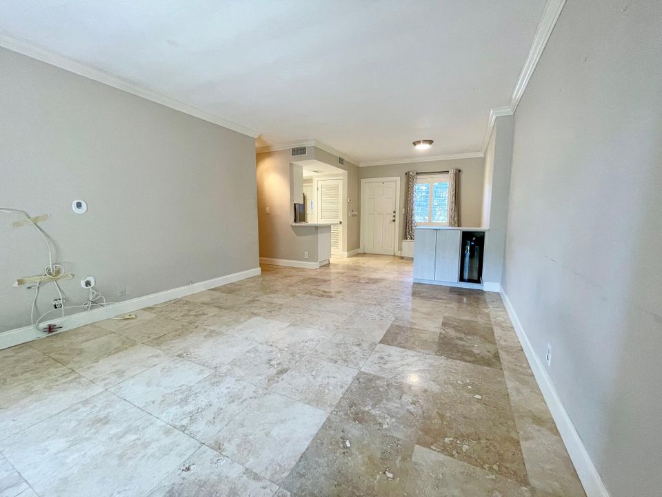 待售: $325,000 (1 贝兹, 1 浴室, 620 平方英尺)