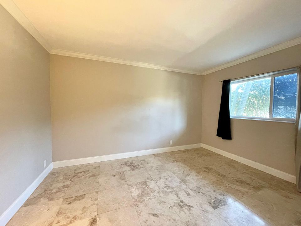 待售: $325,000 (1 贝兹, 1 浴室, 620 平方英尺)