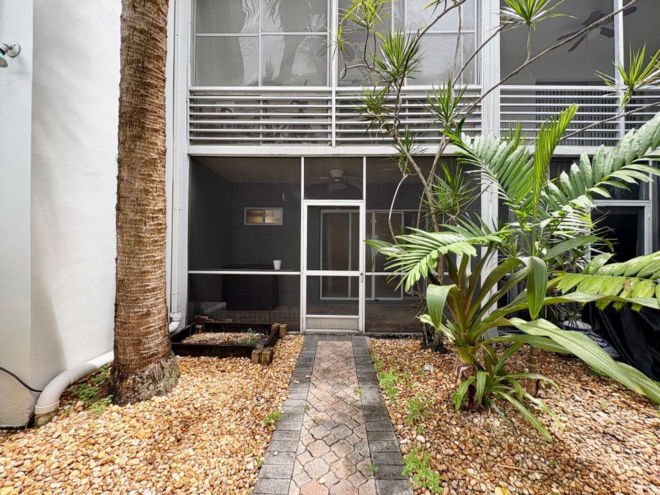 待售: $325,000 (1 贝兹, 1 浴室, 620 平方英尺)