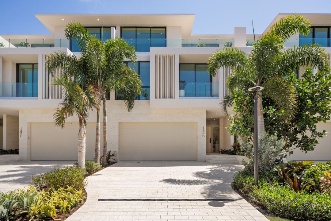 Active With Contract: $5,650,000 (4 beds, 4 baths, 4467 Square Feet)