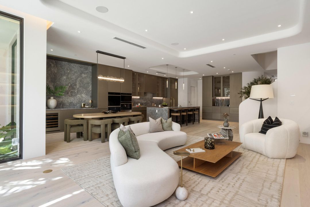 Active With Contract: $5,650,000 (4 beds, 4 baths, 4467 Square Feet)