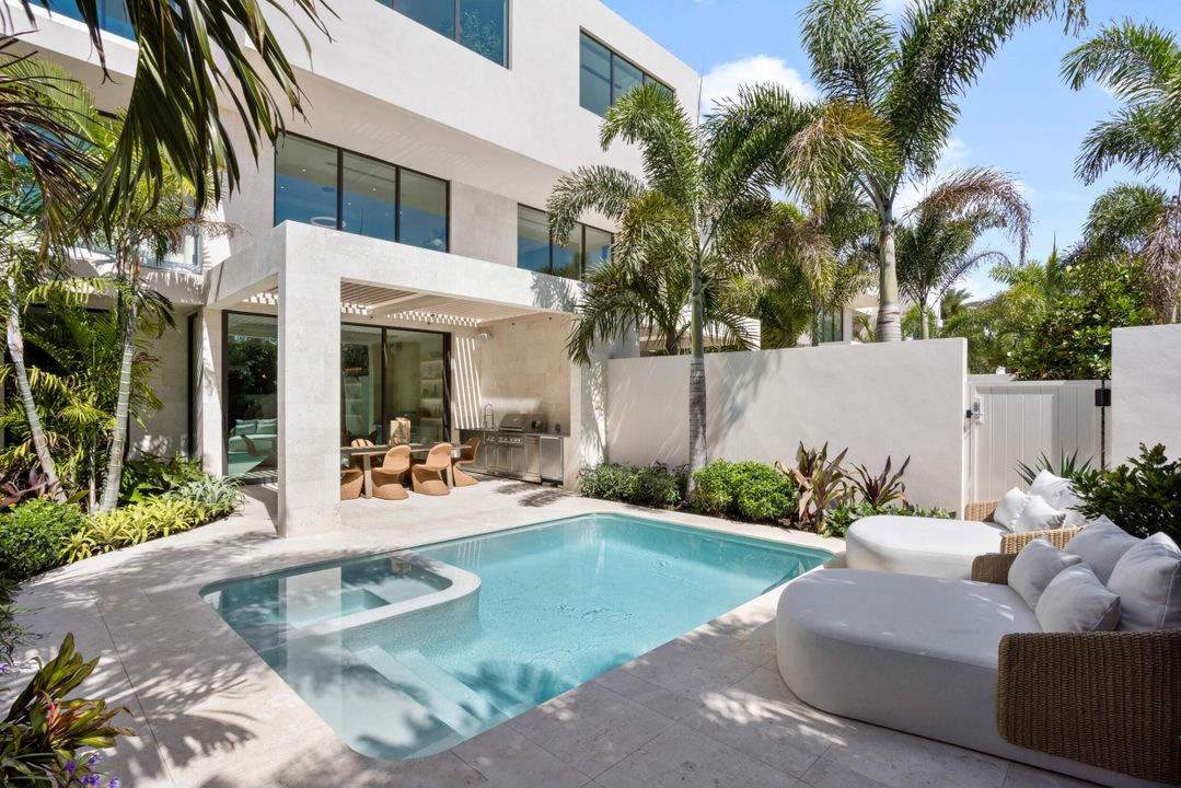 Active With Contract: $5,650,000 (4 beds, 4 baths, 4467 Square Feet)
