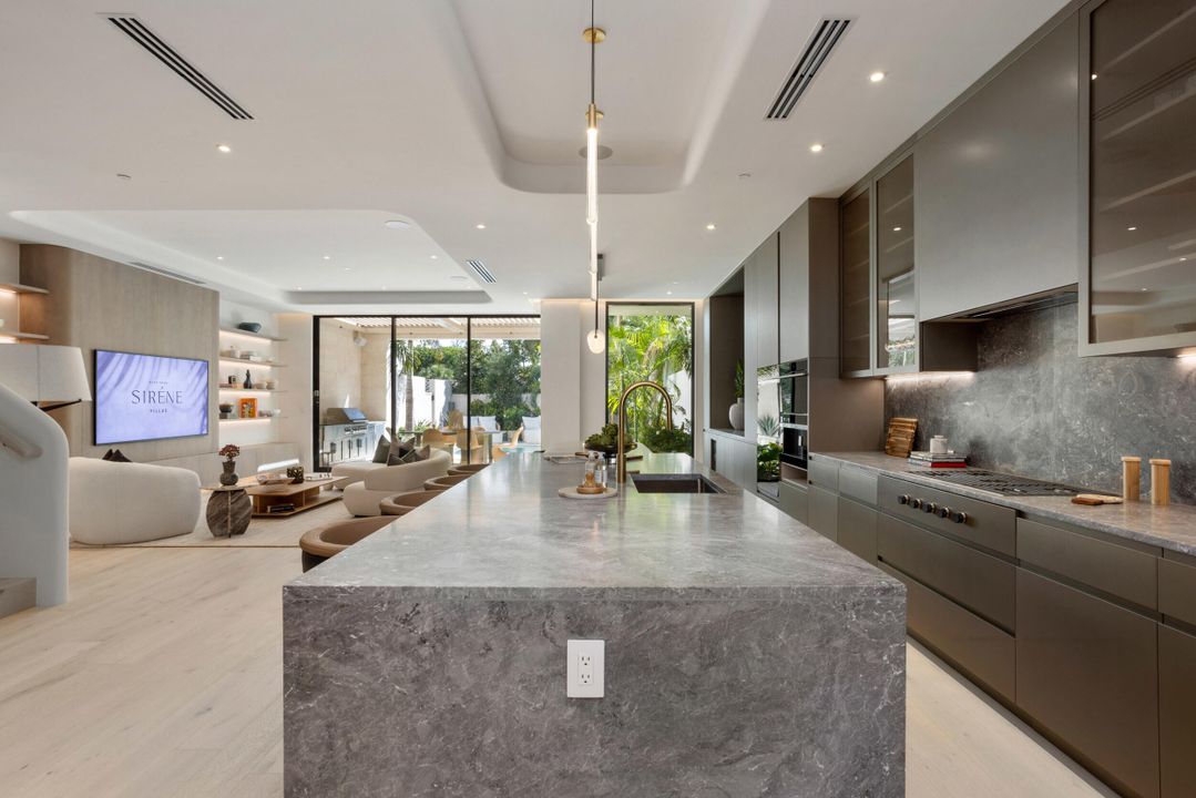 Active With Contract: $5,650,000 (4 beds, 4 baths, 4467 Square Feet)