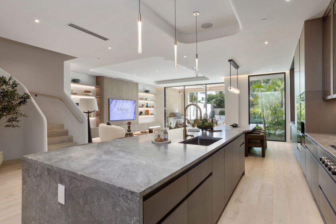 Active With Contract: $5,650,000 (4 beds, 4 baths, 4467 Square Feet)