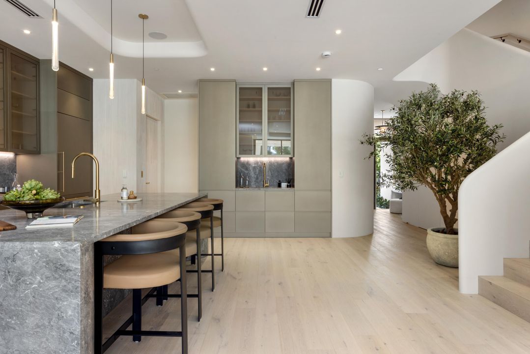 Active With Contract: $5,650,000 (4 beds, 4 baths, 4467 Square Feet)