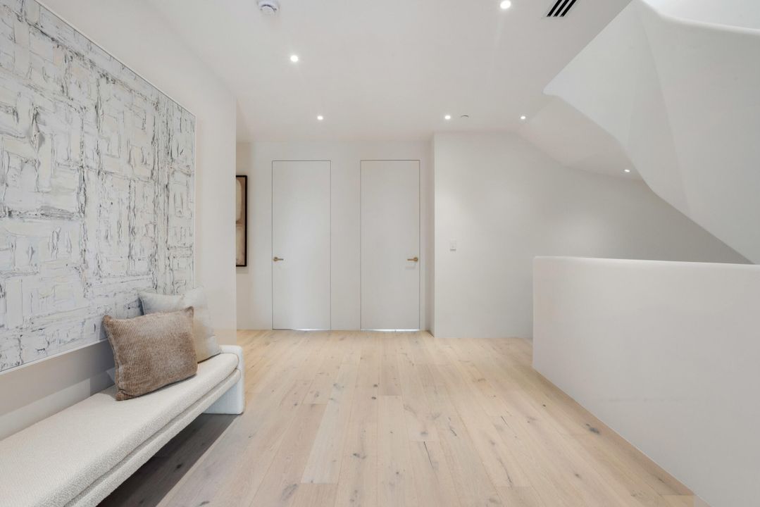 Active With Contract: $5,650,000 (4 beds, 4 baths, 4467 Square Feet)