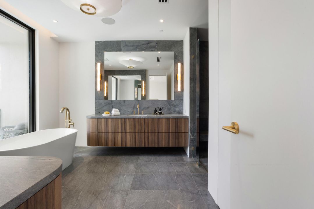 Active With Contract: $5,650,000 (4 beds, 4 baths, 4467 Square Feet)