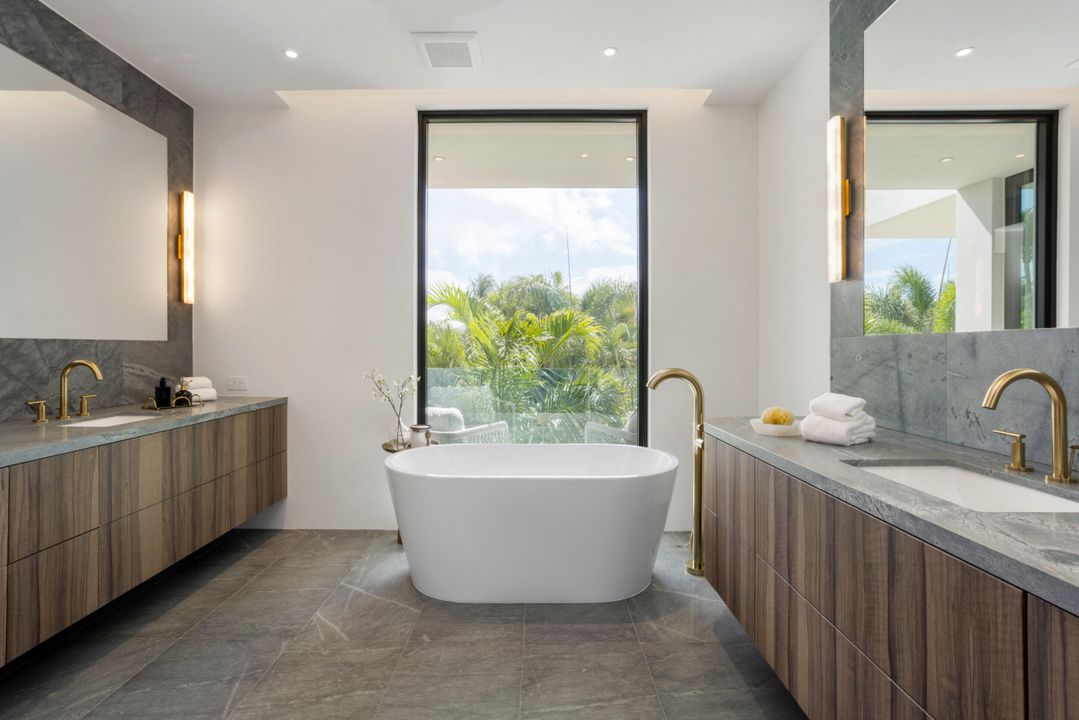 Active With Contract: $5,650,000 (4 beds, 4 baths, 4467 Square Feet)