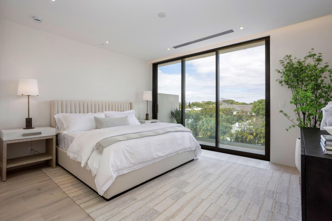 Active With Contract: $5,650,000 (4 beds, 4 baths, 4467 Square Feet)