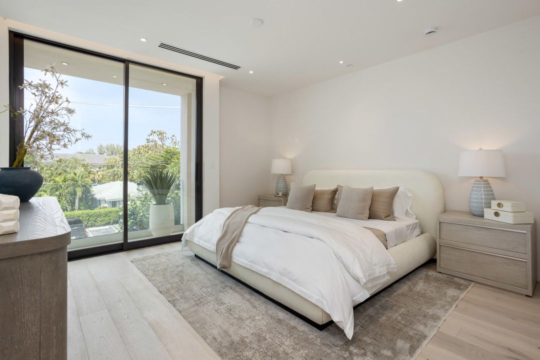 Active With Contract: $5,650,000 (4 beds, 4 baths, 4467 Square Feet)