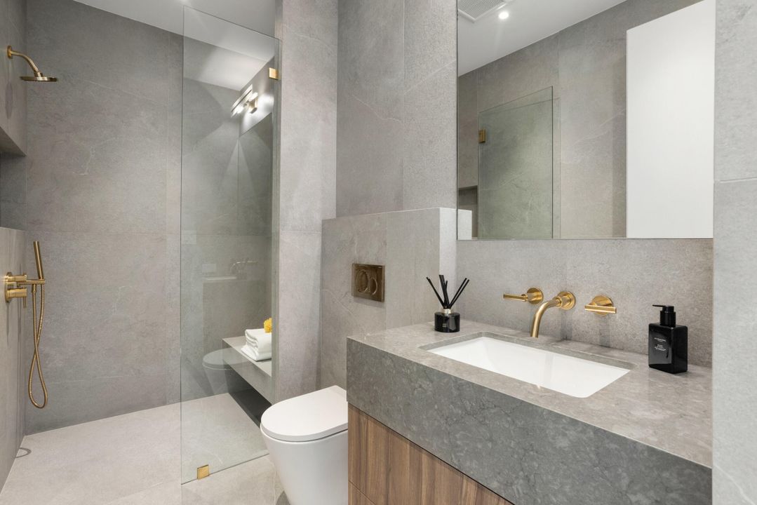 Active With Contract: $5,650,000 (4 beds, 4 baths, 4467 Square Feet)