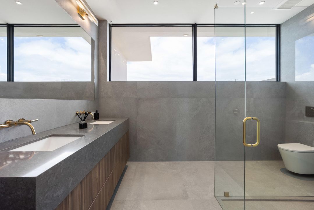 Active With Contract: $5,650,000 (4 beds, 4 baths, 4467 Square Feet)