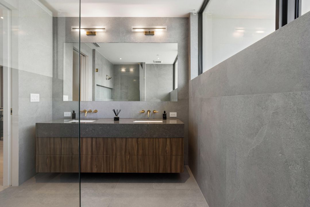 Active With Contract: $5,650,000 (4 beds, 4 baths, 4467 Square Feet)