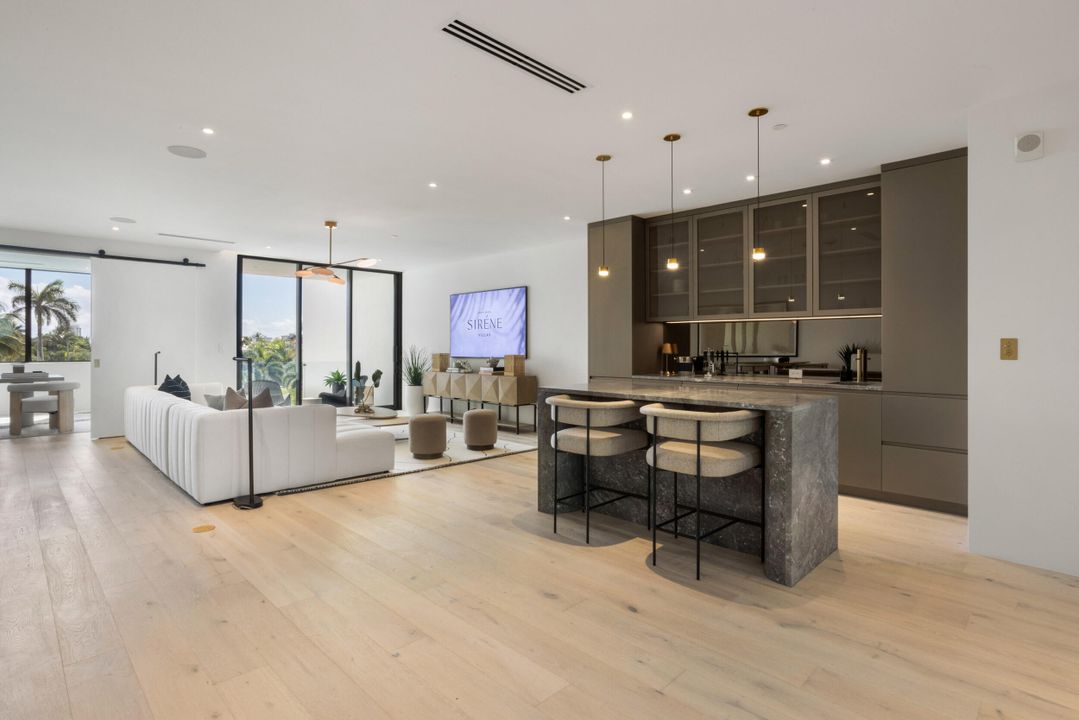 Active With Contract: $5,650,000 (4 beds, 4 baths, 4467 Square Feet)