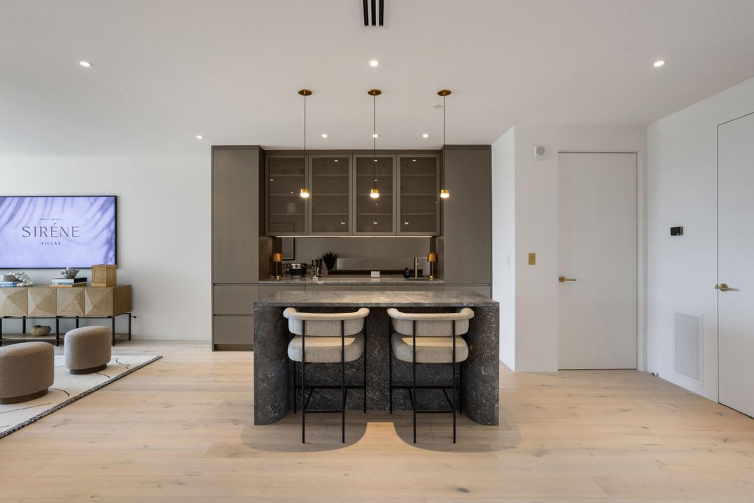 Active With Contract: $5,650,000 (4 beds, 4 baths, 4467 Square Feet)