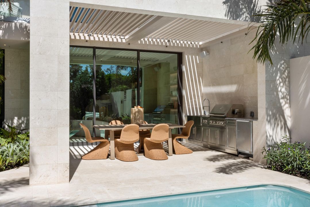 Active With Contract: $5,650,000 (4 beds, 4 baths, 4467 Square Feet)