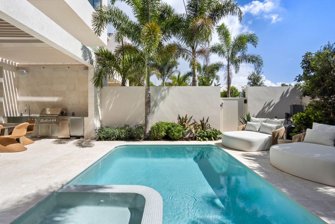 Active With Contract: $5,650,000 (4 beds, 4 baths, 4467 Square Feet)