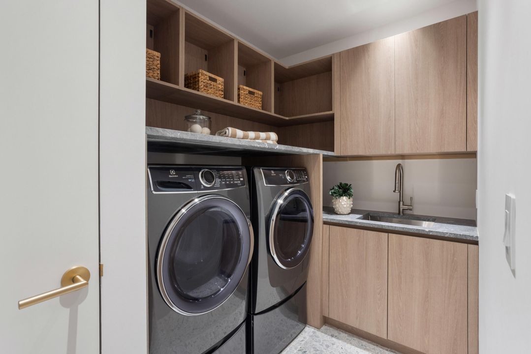 Active With Contract: $5,650,000 (4 beds, 4 baths, 4467 Square Feet)