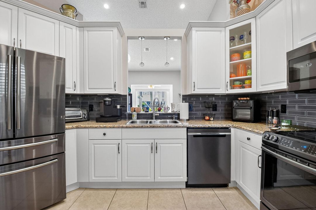 For Sale: $429,000 (3 beds, 2 baths, 1667 Square Feet)