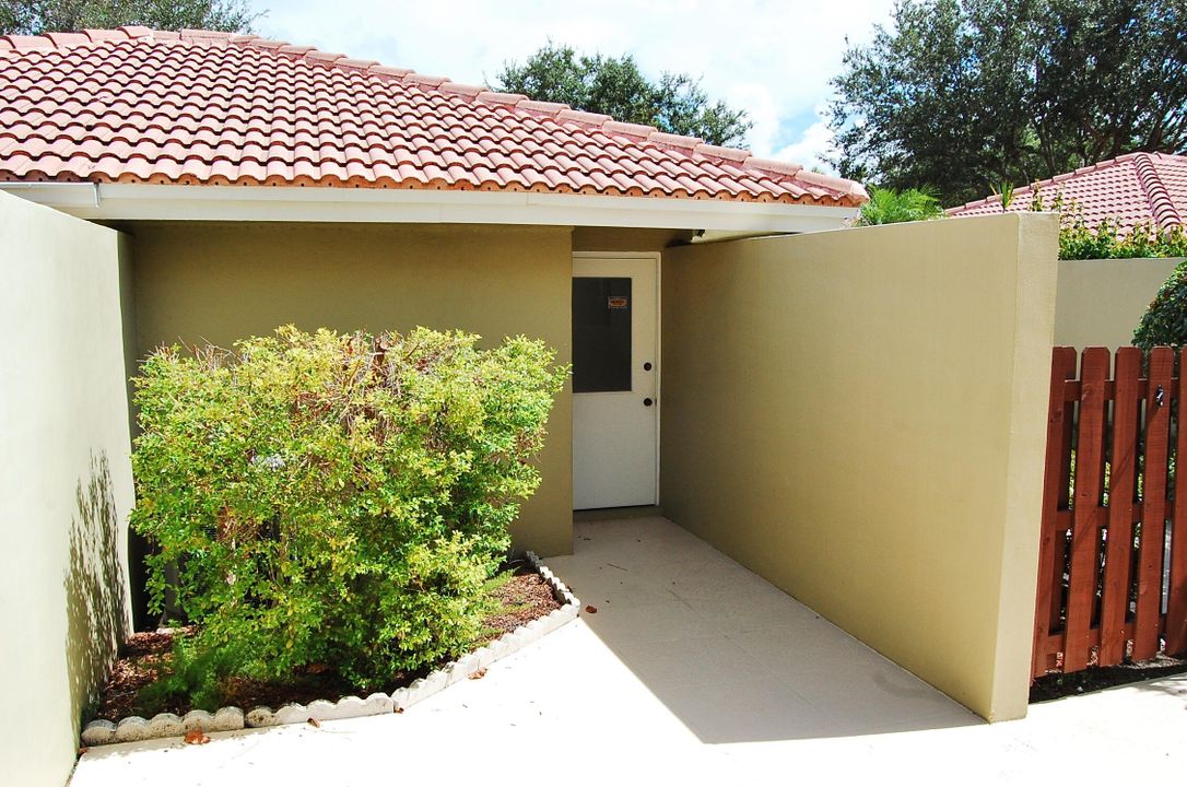 For Rent: $9,000 (3 beds, 3 baths, 1694 Square Feet)