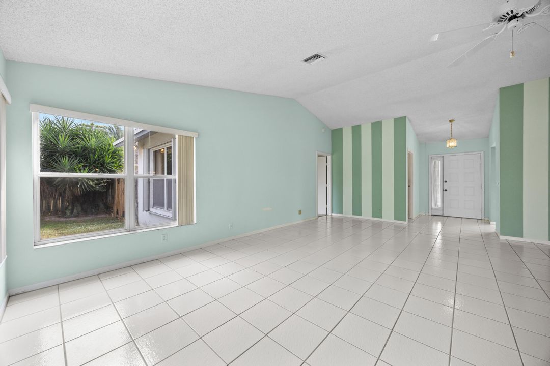 En Venta: $499,000 (4 camas, 2 baños, 1564 Pies cuadrados)