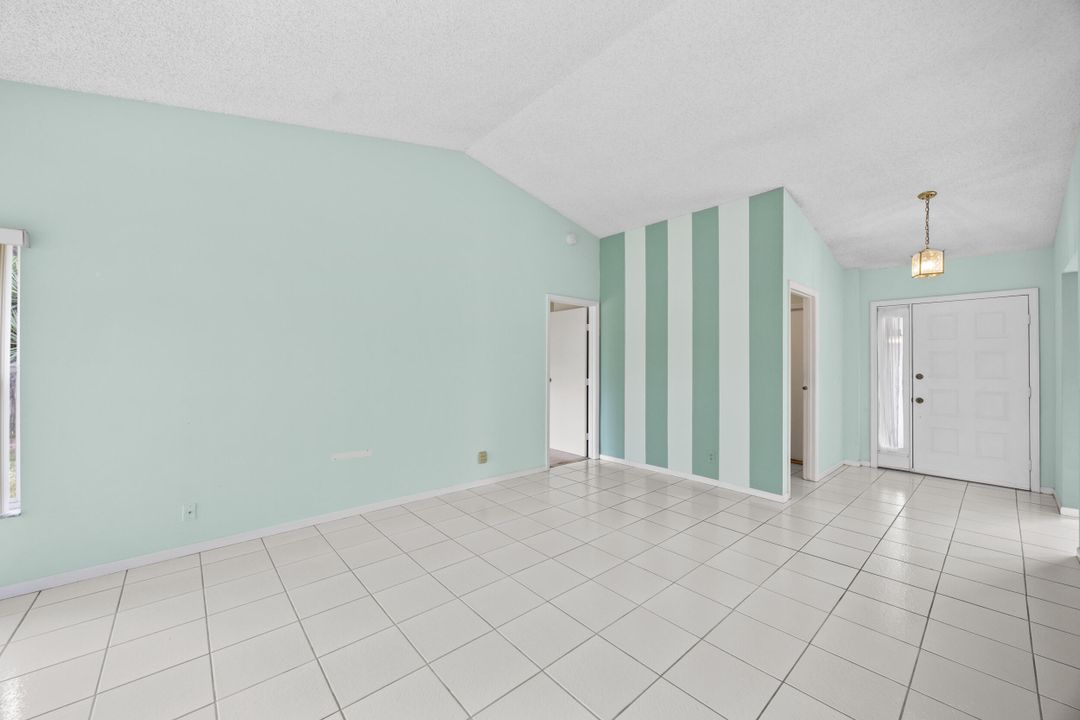 En Venta: $499,000 (4 camas, 2 baños, 1564 Pies cuadrados)