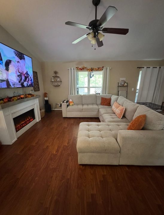 待售: $429,900 (4 贝兹, 2 浴室, 2236 平方英尺)