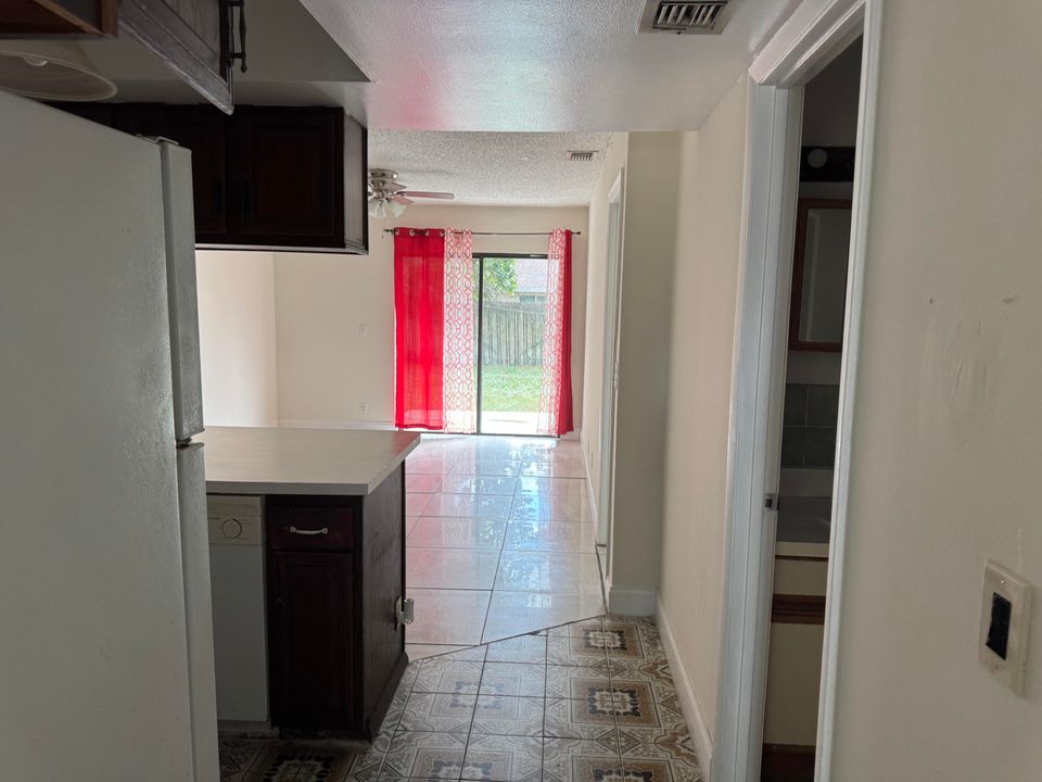 В аренду: $2,475 (3 спален, 2 ванн, 1193 Квадратных фут)