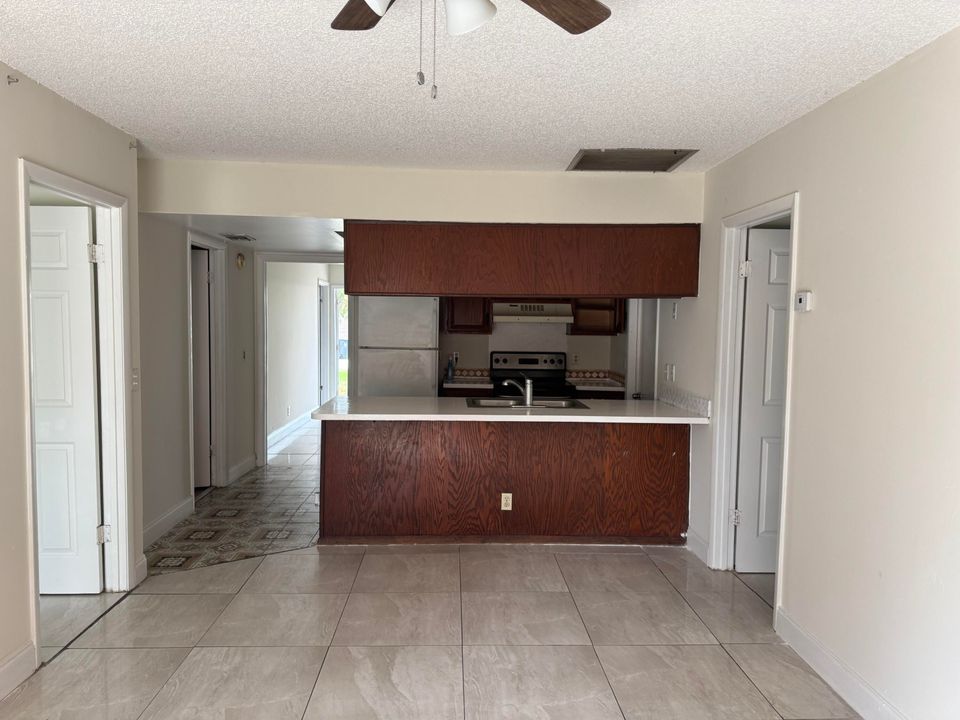 В аренду: $2,475 (3 спален, 2 ванн, 1193 Квадратных фут)