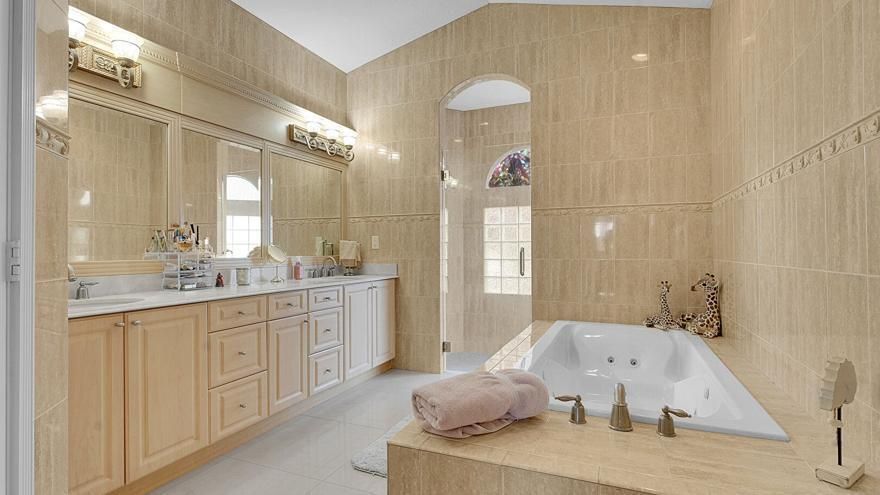 En Venta: $534,990 (3 camas, 2 baños, 2547 Pies cuadrados)