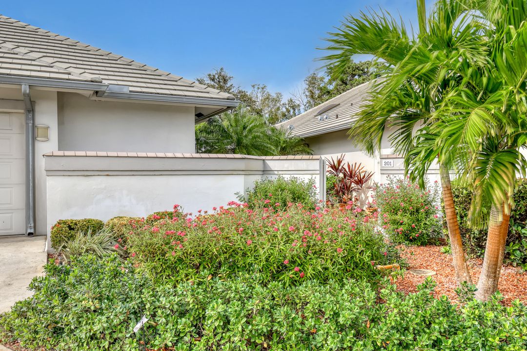 For Sale: $899,999 (3 beds, 3 baths, 2890 Square Feet)