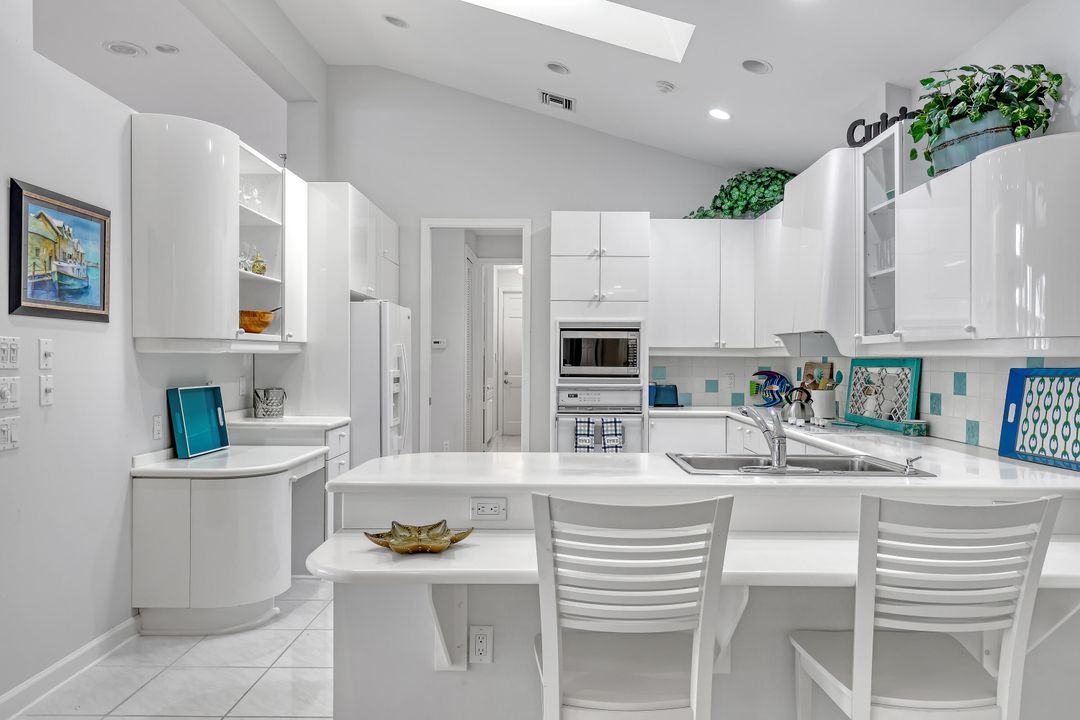 For Sale: $899,999 (3 beds, 3 baths, 2890 Square Feet)