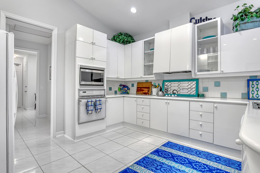 For Sale: $899,999 (3 beds, 3 baths, 2890 Square Feet)