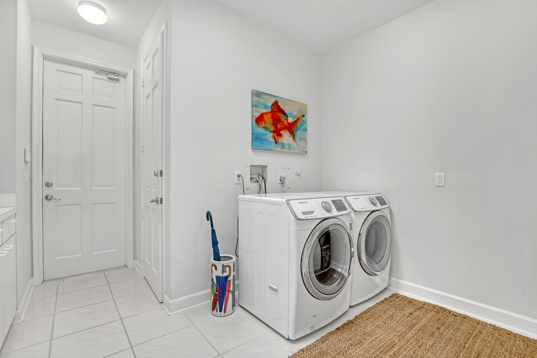 For Sale: $899,999 (3 beds, 3 baths, 2890 Square Feet)