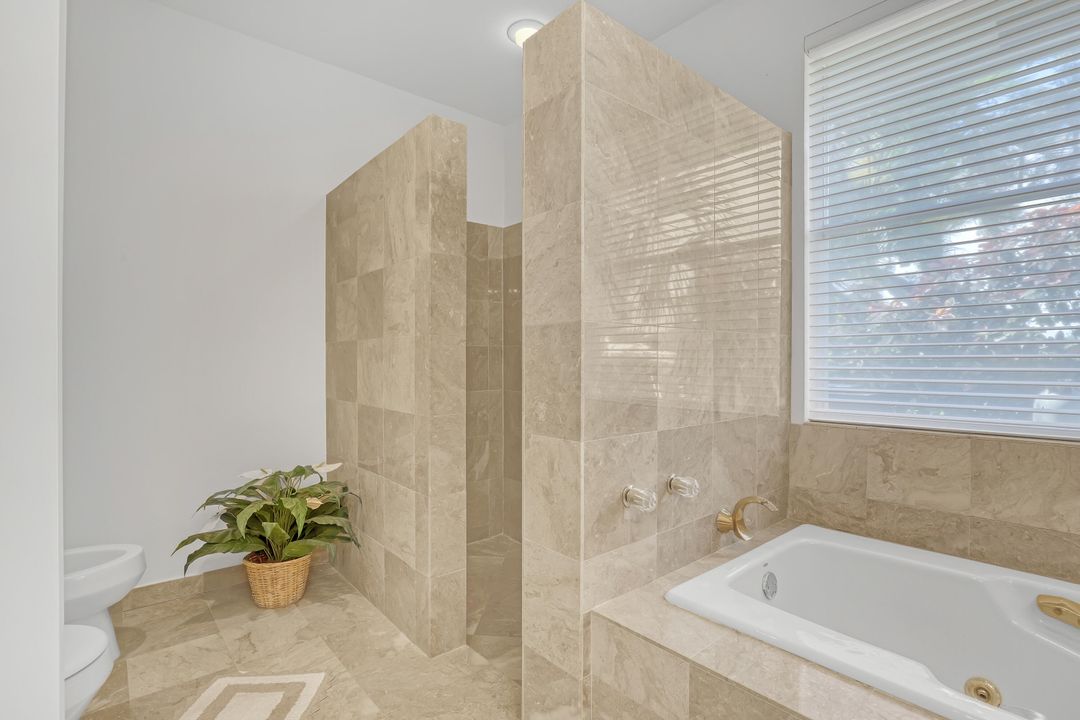 For Sale: $899,999 (3 beds, 3 baths, 2890 Square Feet)