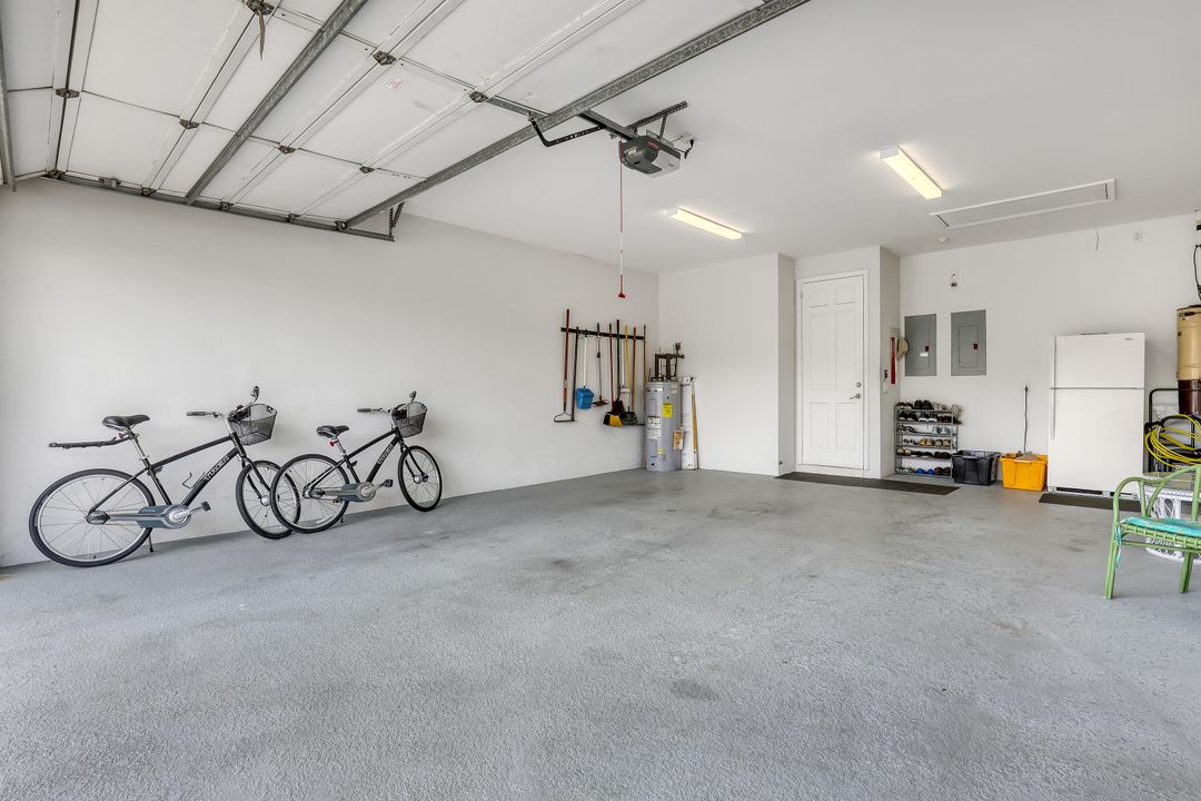 For Sale: $899,999 (3 beds, 3 baths, 2890 Square Feet)