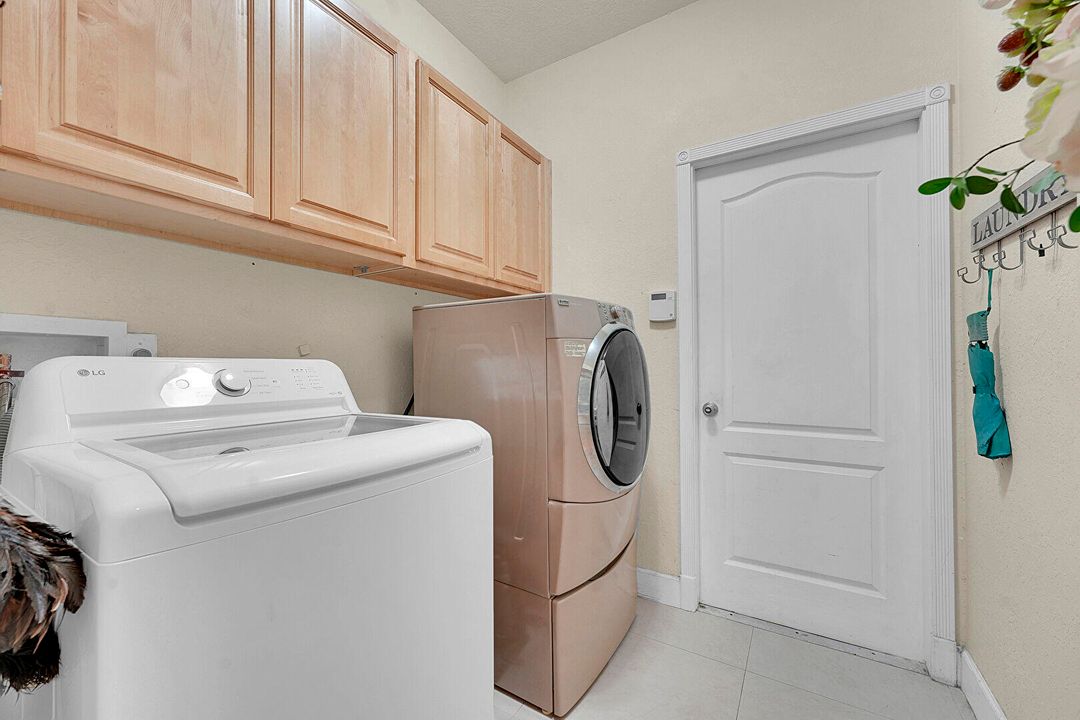 En Venta: $534,990 (3 camas, 2 baños, 2547 Pies cuadrados)