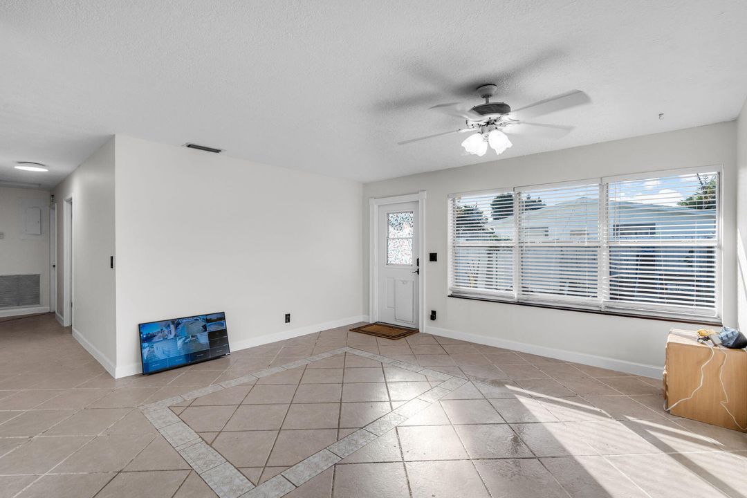 En Venta: $460,000 (4 camas, 2 baños, 1436 Pies cuadrados)