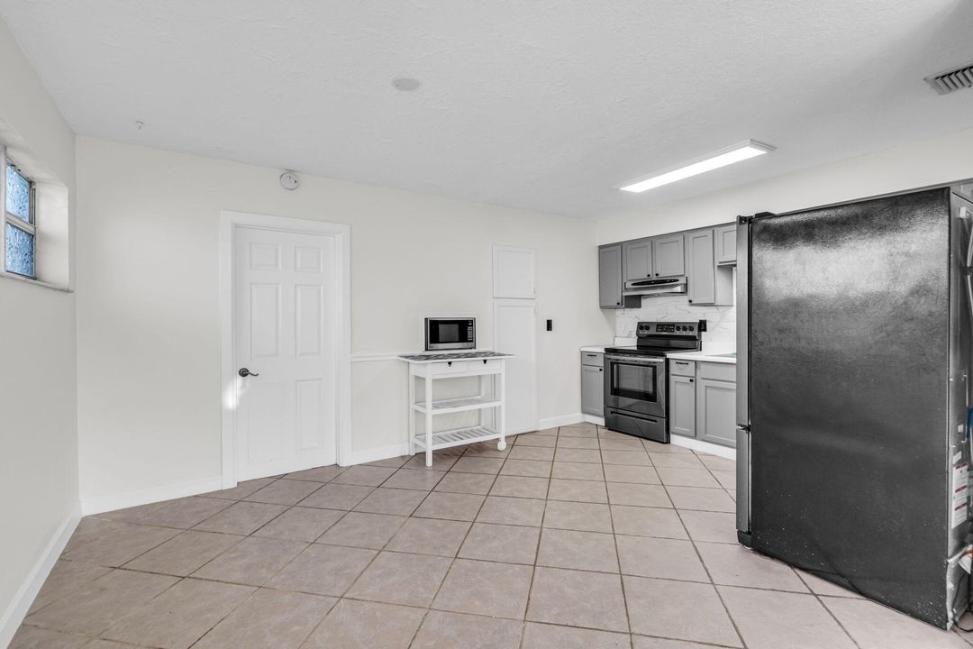 En Venta: $460,000 (4 camas, 2 baños, 1436 Pies cuadrados)