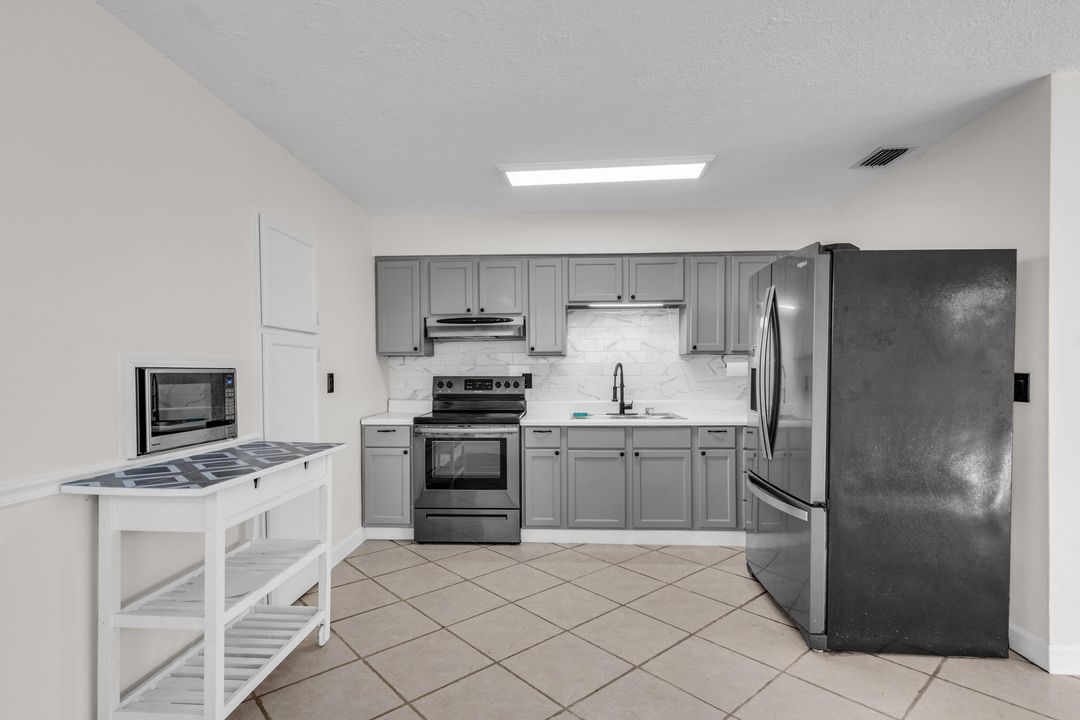 En Venta: $460,000 (4 camas, 2 baños, 1436 Pies cuadrados)