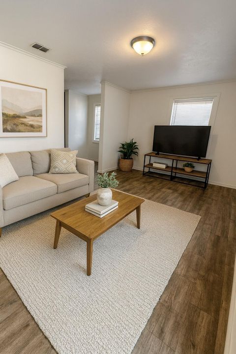 В аренду: $1,900 (2 спален, 1 ванн, 720 Квадратных фут)