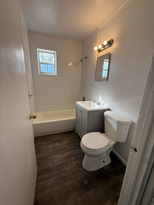 В аренду: $1,900 (2 спален, 1 ванн, 720 Квадратных фут)