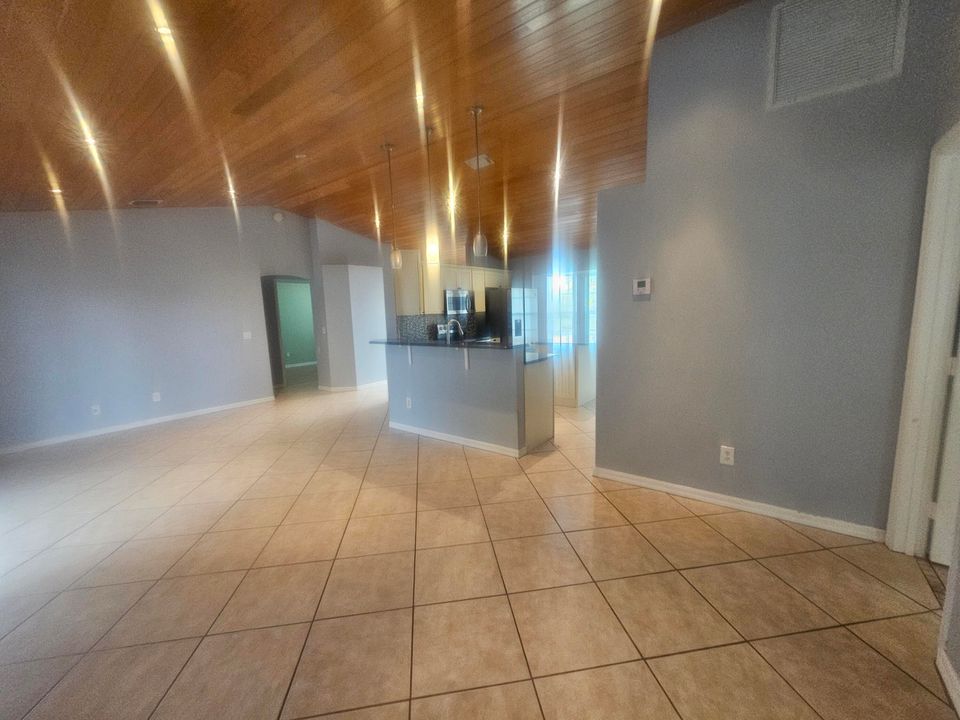 出租: $2,800 (3 贝兹, 2 浴室, 1200 平方英尺)