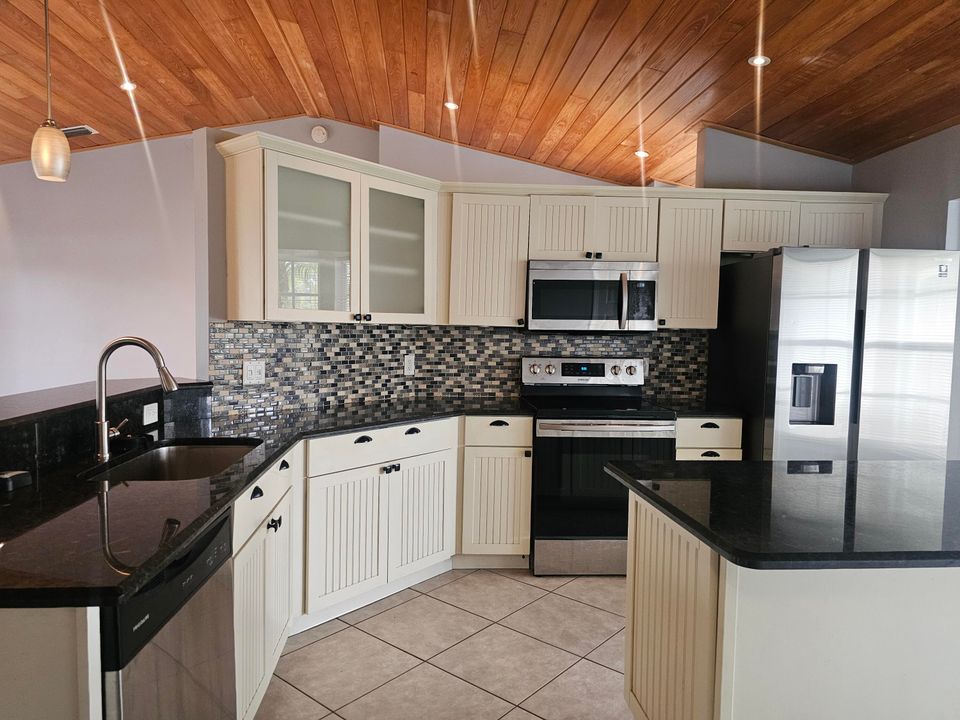 出租: $2,800 (3 贝兹, 2 浴室, 1200 平方英尺)