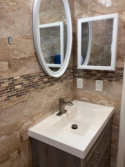 На продажу: $510,000 (4 спален, 2 ванн, 1736 Квадратных фут)